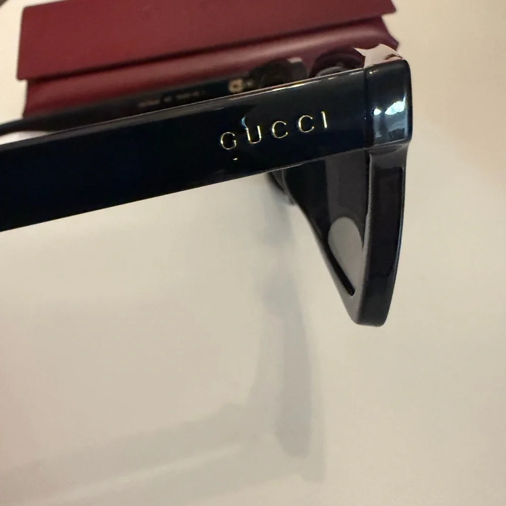 GUCCI
GG1582SK 001 | BLACK - Picture 8 of 10